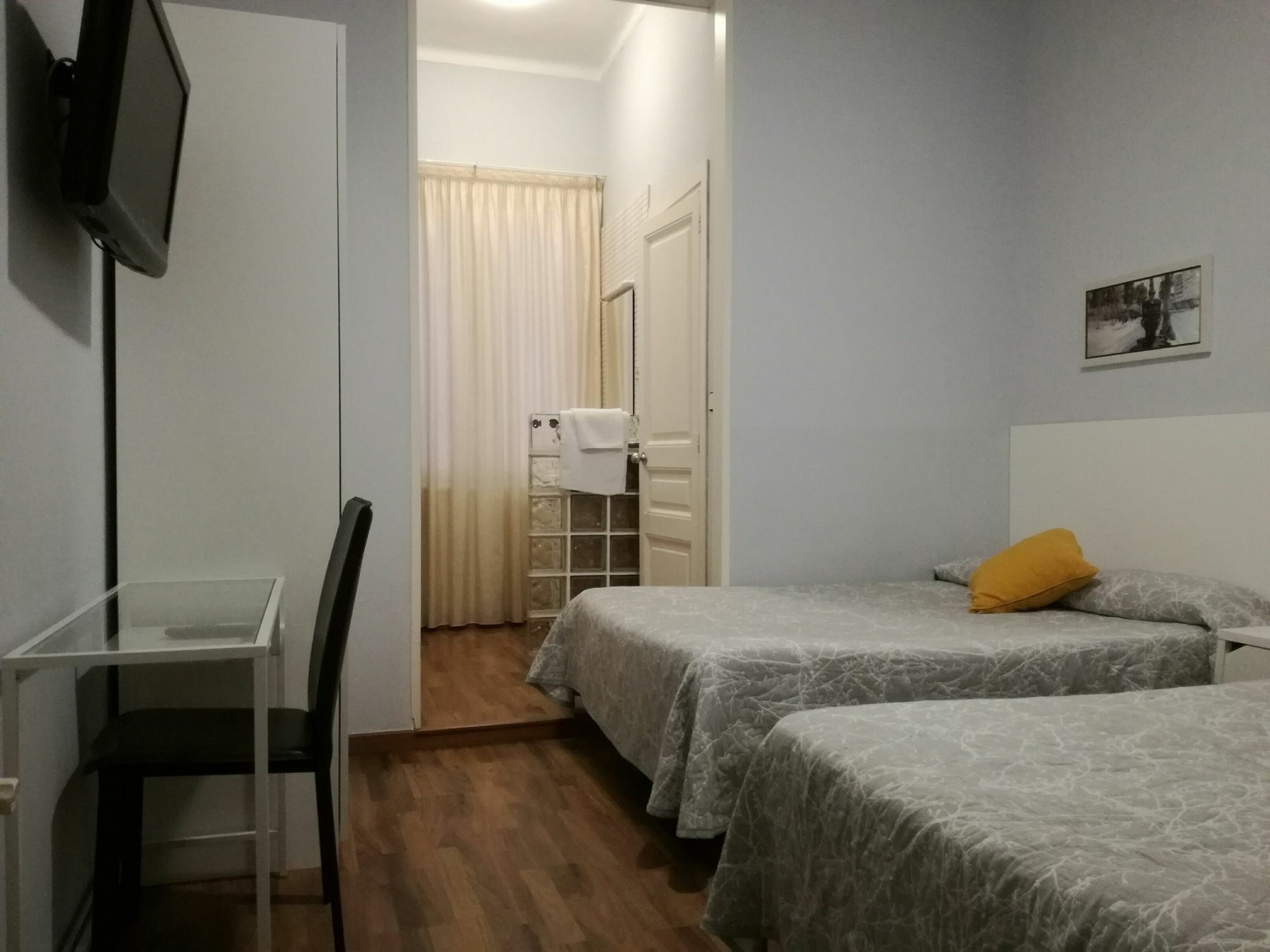 Guest house Lesseps 2*